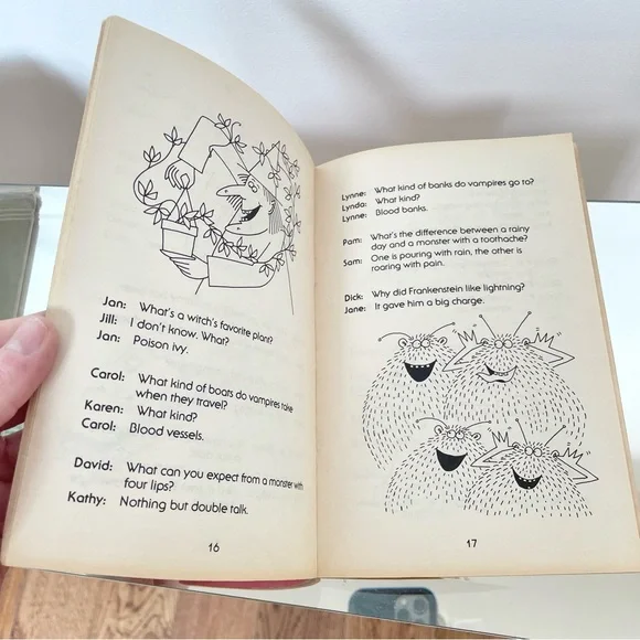 Vintage 101 Favorite Monster Jokes Book - Picture 3 of 7